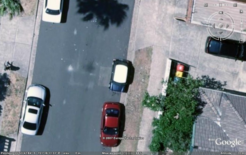 Voitures vues de près ... et idéntifiées dans Google Earth Mini10