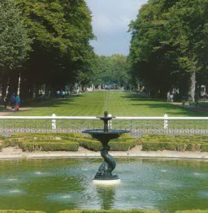 parc arriere avec fontaine Parc_a12