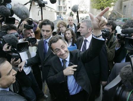 Nicolas Sarkozy en banlieue Sarko_16