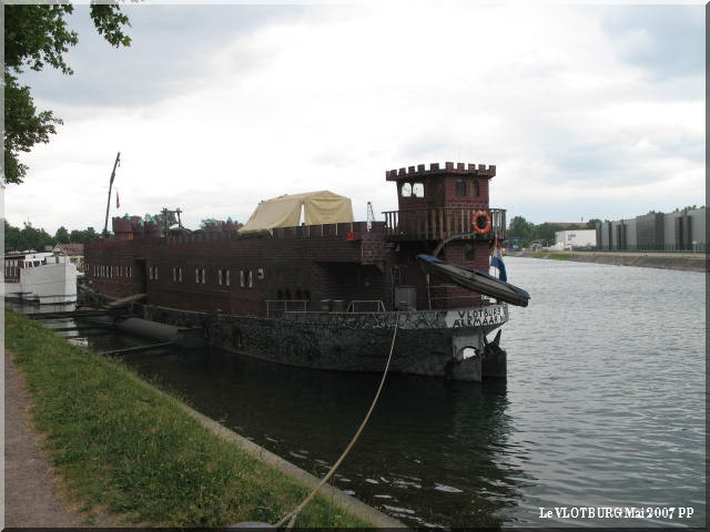 Un  étrange château flottant Img_0612