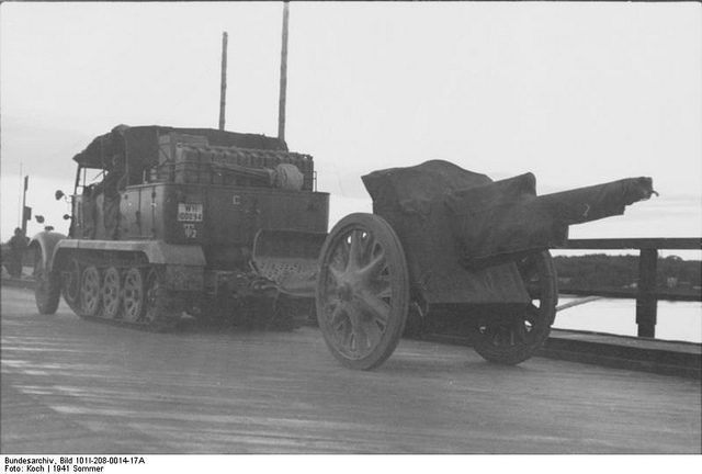 10.5 cm leichte FeldHaubitze 18 56704010