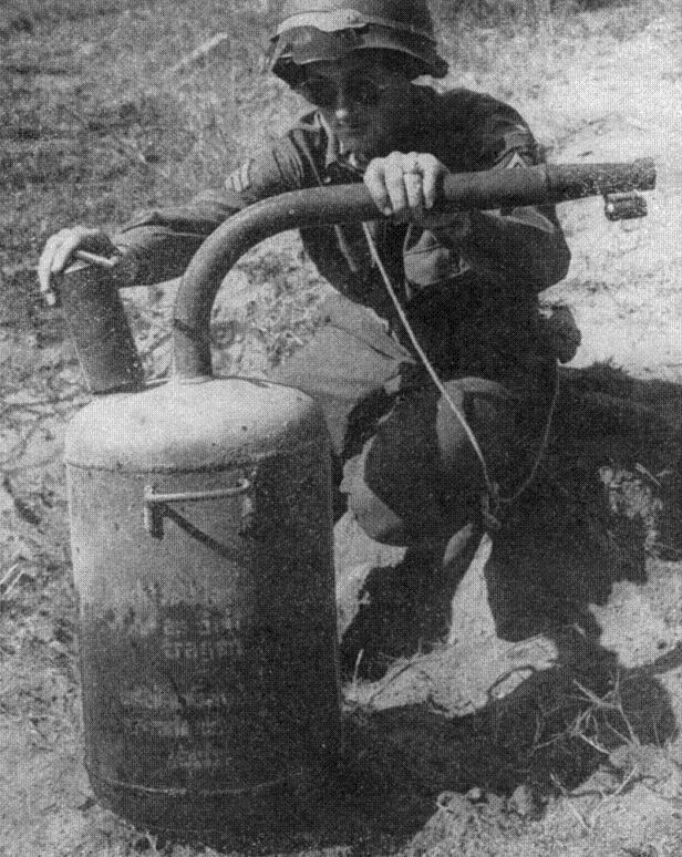 Abwehrflammenwerfer 42 German10