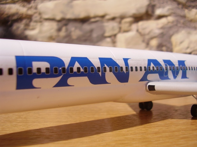 Boeing 727-200 - PAN AM - Minicraft - 1/144 P4180014