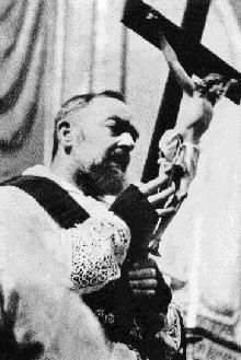 ntxwj nyoog mus daws txhaum ntawm Padre Pio Saint_13