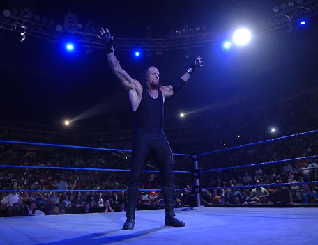 RAW n9 : Feud Officielle : The Undertaker vs Bill Goldberg Takerl11