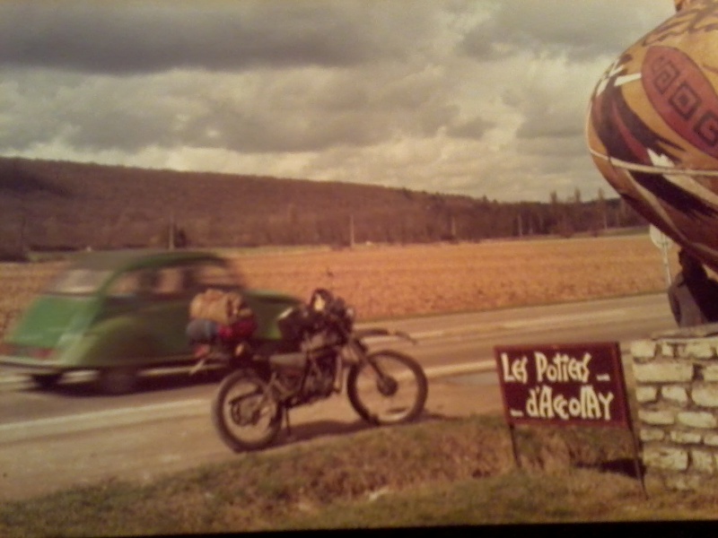 jeune, souvent sans le sou , mais avec ..... une moto !!!! Photo115