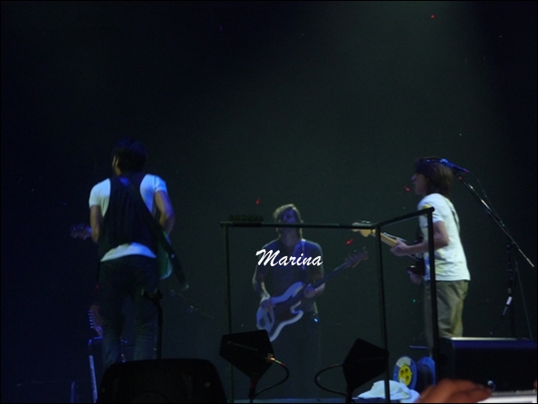 [ Jonas Brothers ] Concert du 26 Novembre 2009 à Bercy P1010115