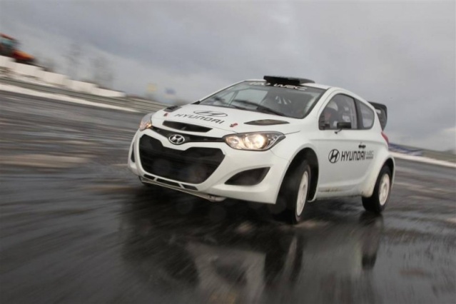 De nouvelles images pour la Hyundai i20 WRC 2013 Hyunda10