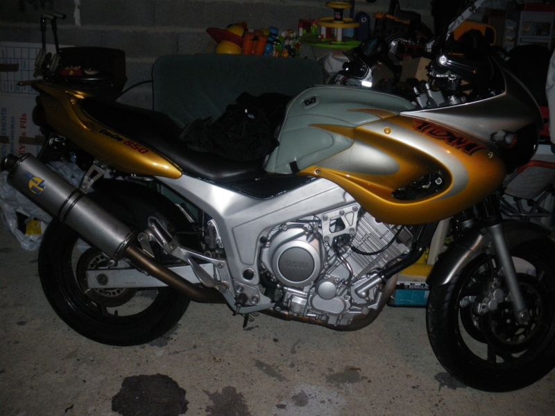 urgent vend motoculteur jaune et moto bleu Imgp0919