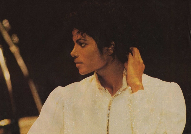 Le Roi de la pop - Michael Jackson - Page 2 2yl39y10