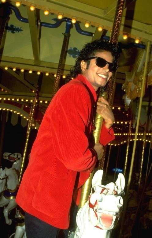 Le Roi de la pop - Michael Jackson - Page 2 Img-0310