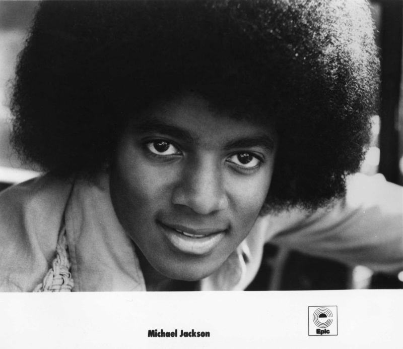 Le Roi de la pop - Michael Jackson - Page 2 Mj-mic10