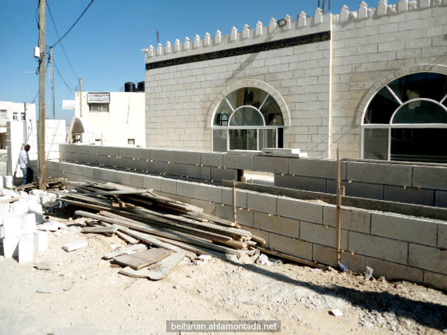 استكمال بناء سور ومداخل المسجد الرئيسي الخارجية Dsc01739