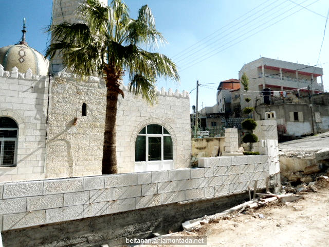 استكمال بناء سور ومداخل المسجد الرئيسي الخارجية Dsc01740