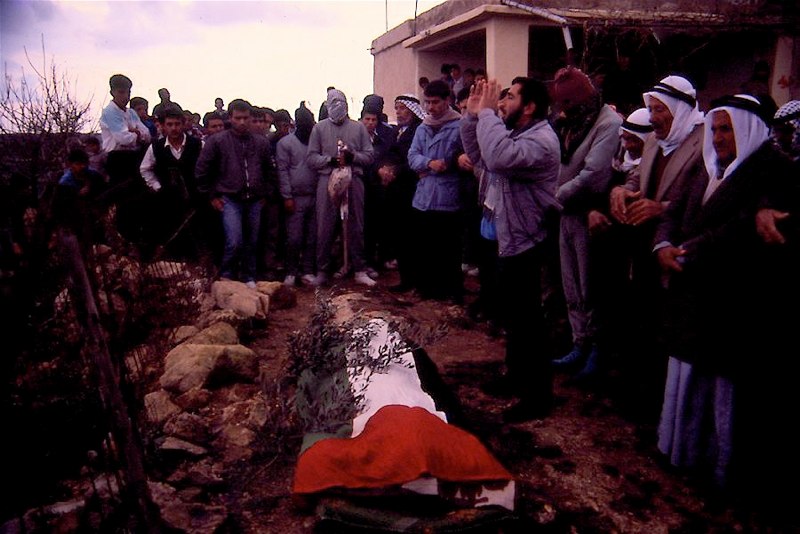  112 صورة قبل خمس وعشرون سنة للذكرى " في زمن الانتفاضة الاولى وقت استشهاد محمد سالم  Ouooo221