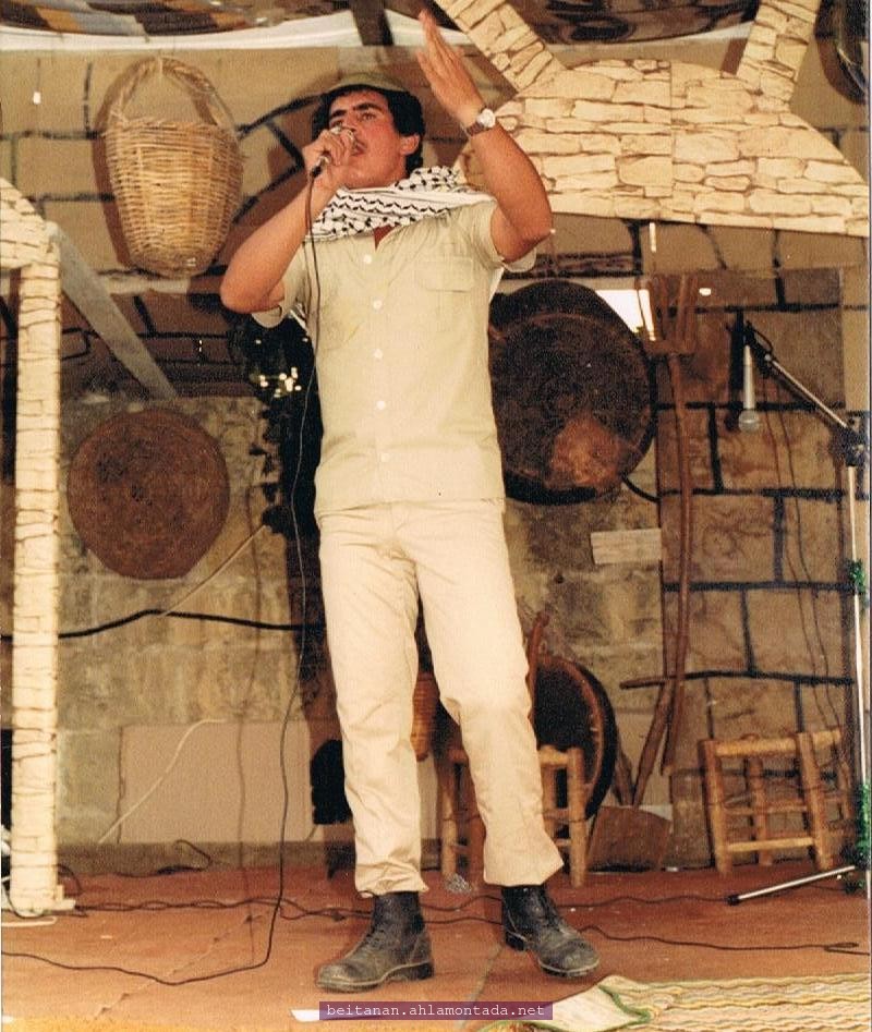 مسرحية زلزال في الارض عرضت ضمن احتفالات النادي في بداية الثمانينات Ouuoo_18