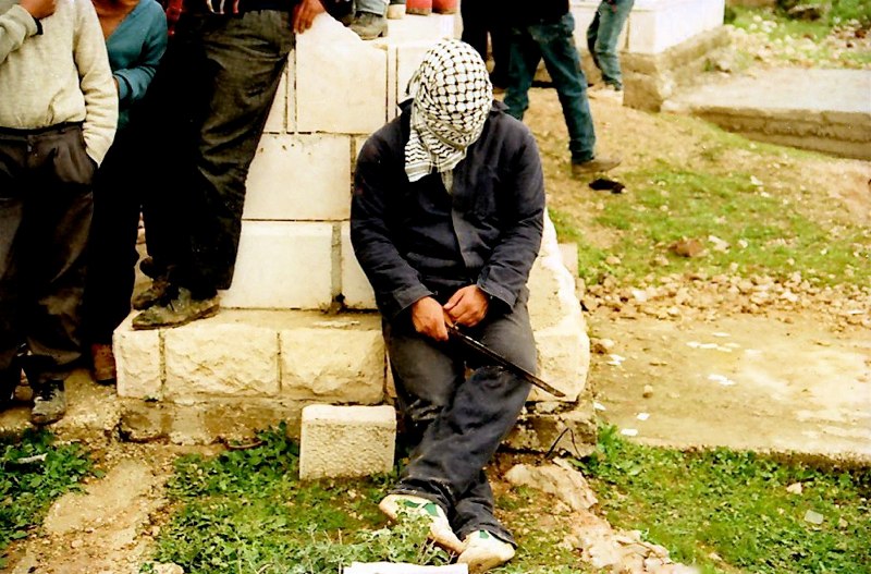 112 صورة قبل خمس وعشرون سنة للذكرى " في زمن الانتفاضة الاولى وقت استشهاد محمد سالم  Ouuuu118