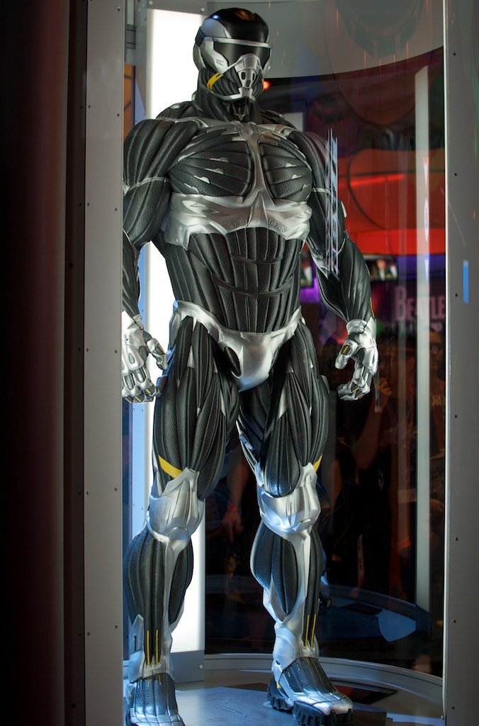 Crysis Nanosuit 2 full size statue Nanosu10