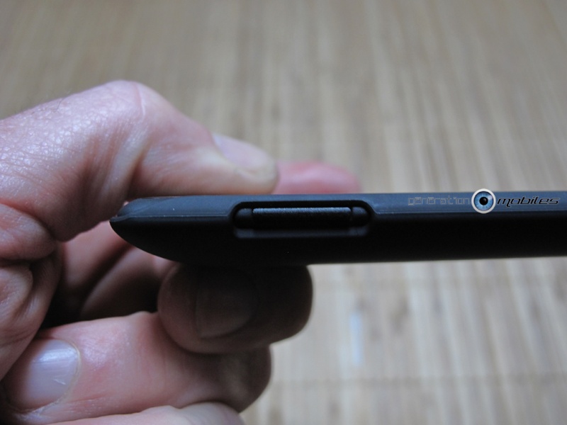 [ORDICA-STORE] Test de la Coque Ultra Fine Incipio Feather Case pour le WP8X by HTC Img_6326