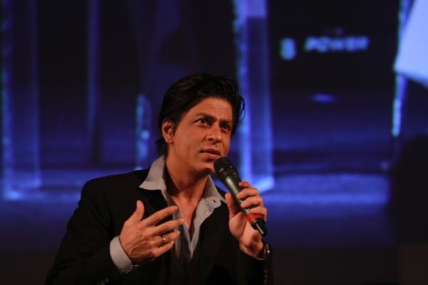 Shah Rukh Khan: le crime inhumain de violeurs doit être puni Srk-th10