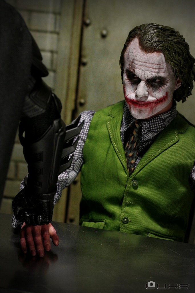 Hot Toys - The Dark Knight - DX11 - Joker 2.0 5311