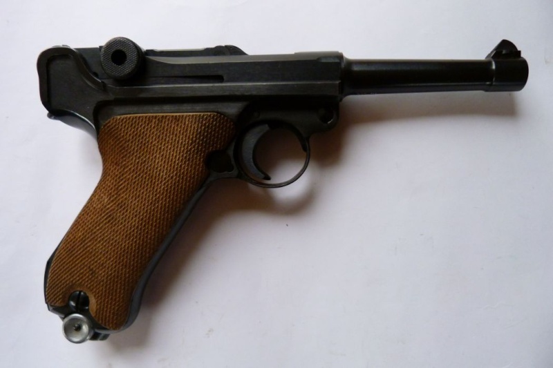 Un rare P 08 "français", daté 42. 00310