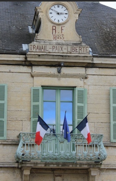 QUELLE EST LA DEVISE INSCRITE SUR CETTE MAIRIE ? A11