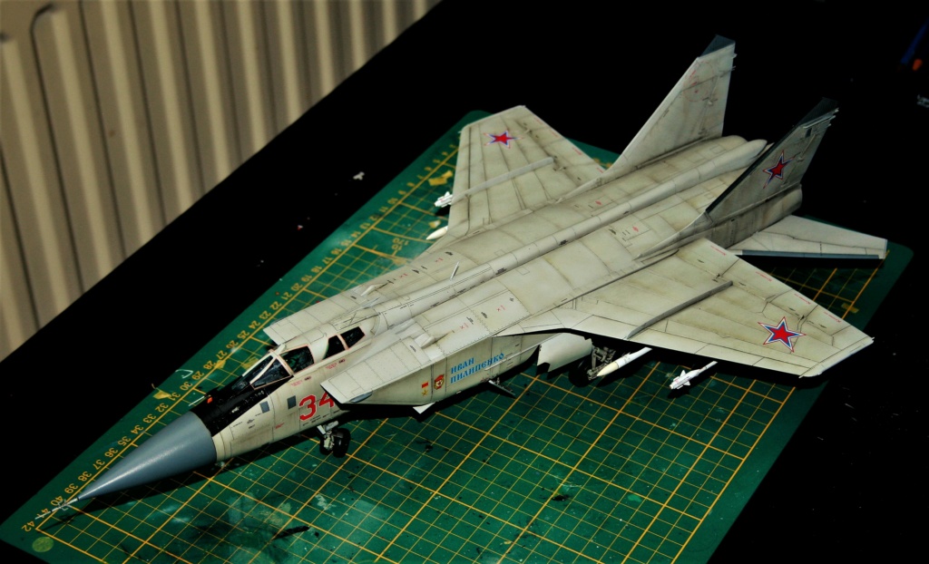 MiG-31 BM/BSM "Foxhound" (AMK 1/48) Img_1116