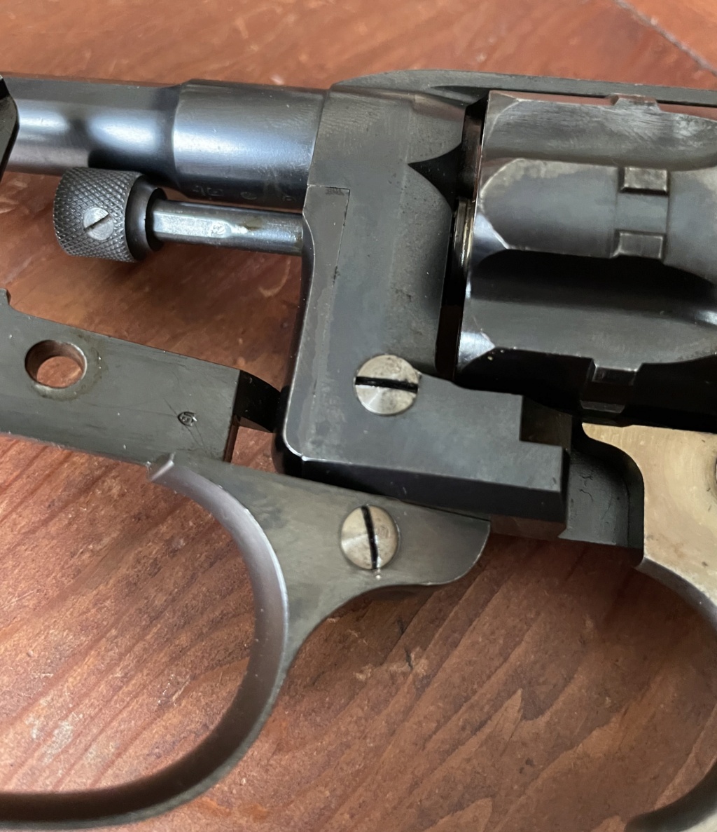 Un revolver MAS 1892 de 1894... Img_5434