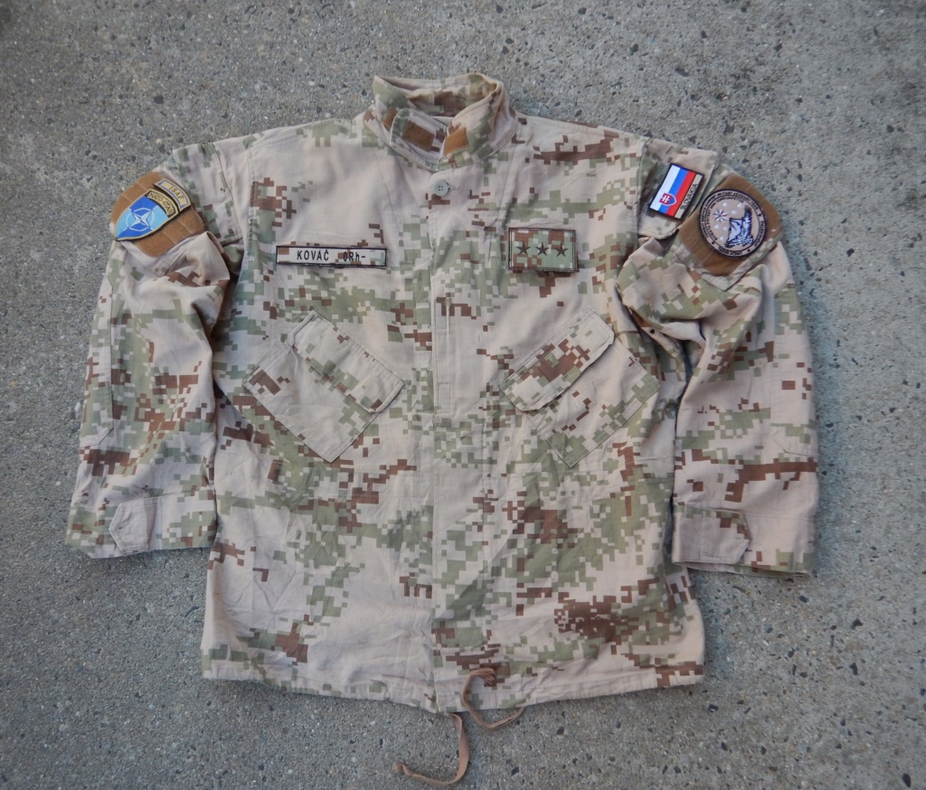 Some Slovakian Desert Uniform items -   Dscn8924