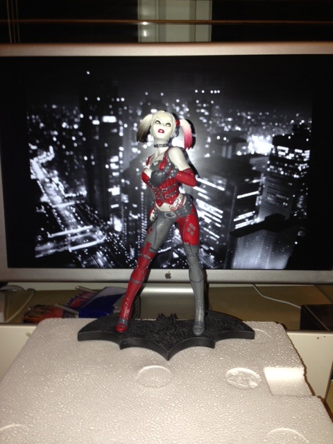 Batman Black and White statues Photo-14