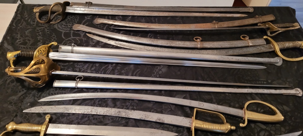 Collection de sabres réglementaires francais (estimation) 410