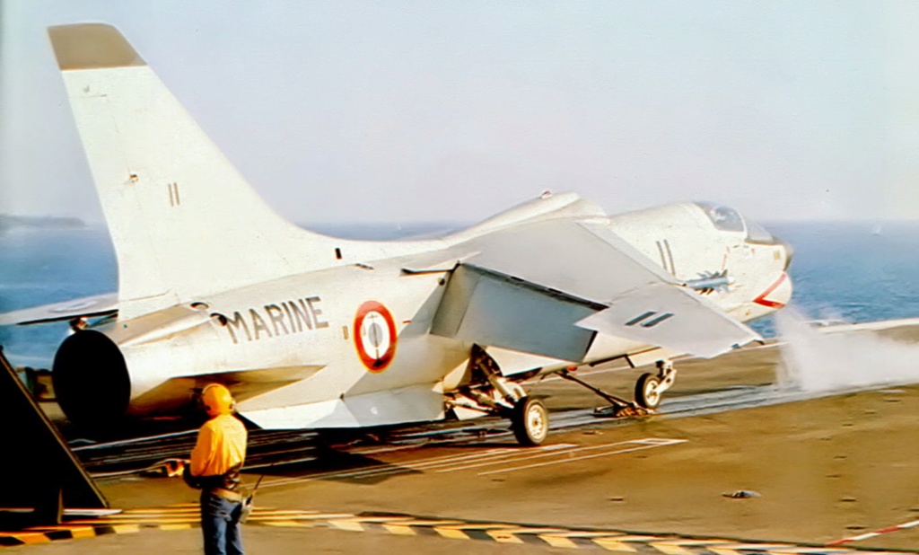 Avions de l'Aéronavale et autres - Page 2 F-810