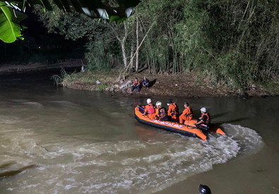 11 bambini annegati durante una gita scolastica (Indonesia) C6f95910