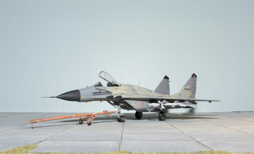 [TRUMPETER] MIKOYAN-GUREVICH MiG 29 SMT Réf 01676 Trumpe18