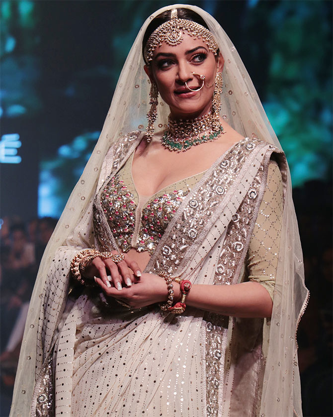 sushmita sen, miss universe 1994. - Página 2 03lfw-10