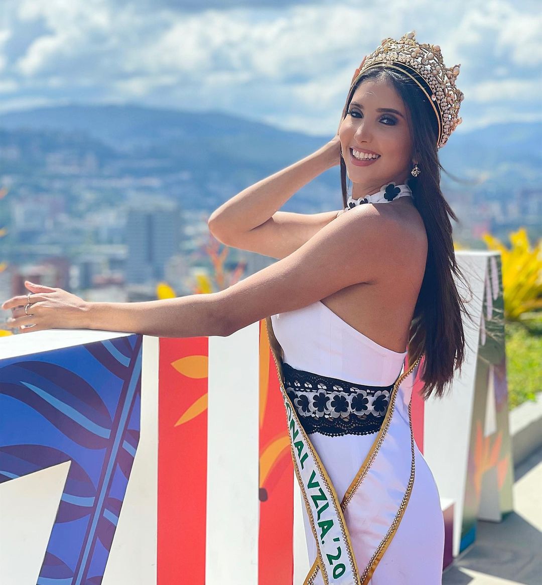 isbel parra, miss international venezuela 2020. - Página 2 25676812
