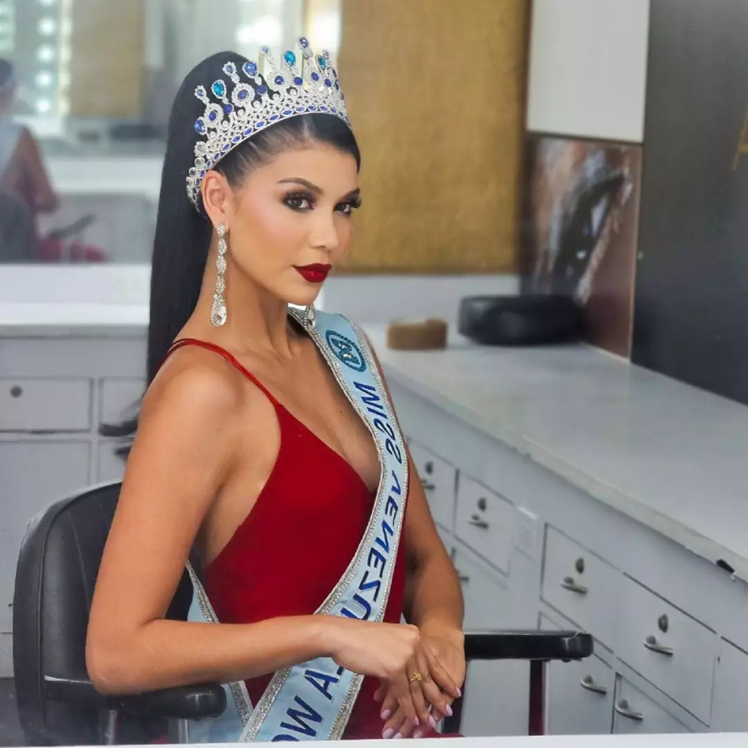 ariagny daboin (cojedes): miss world venezuela 2021. 25720410