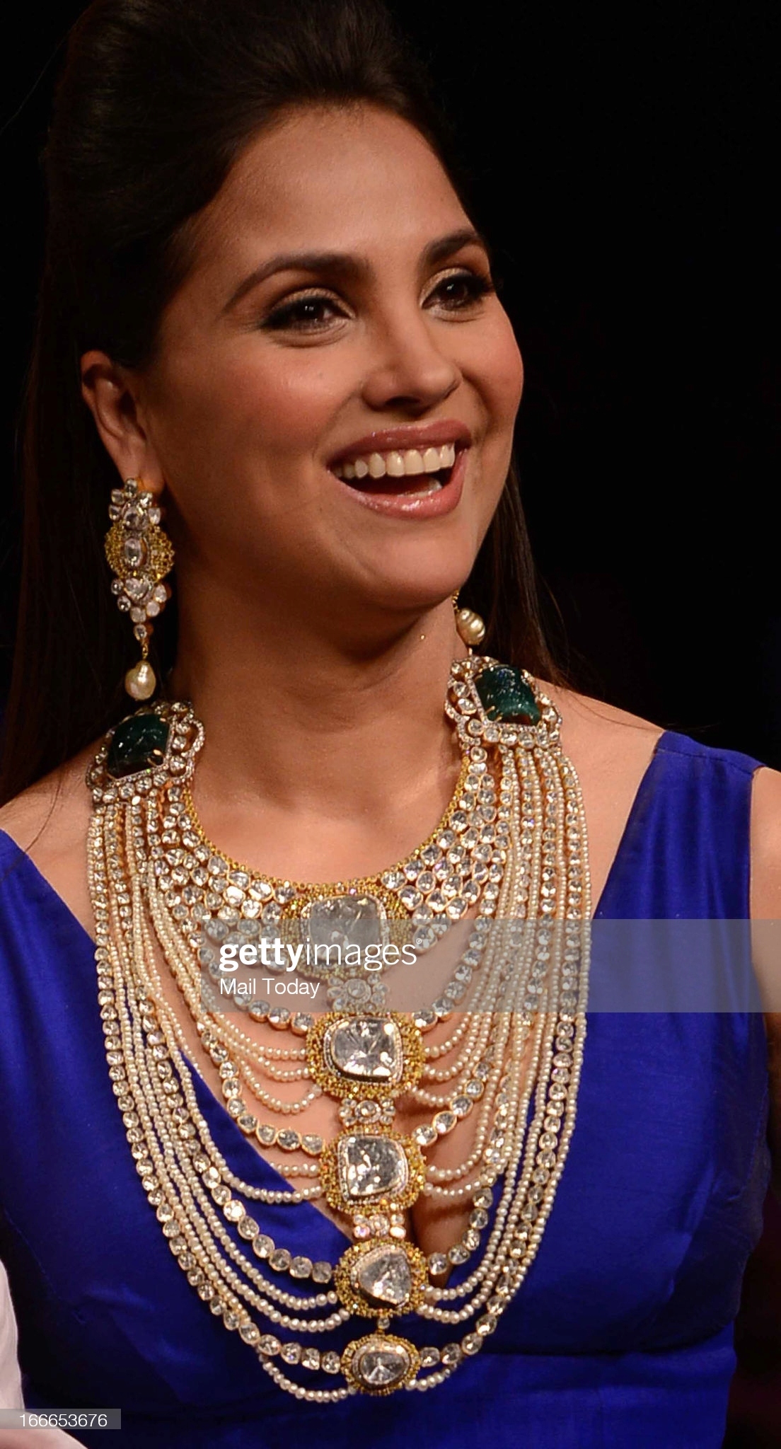 lara dutta, miss universe 2000. - Página 44 25965711