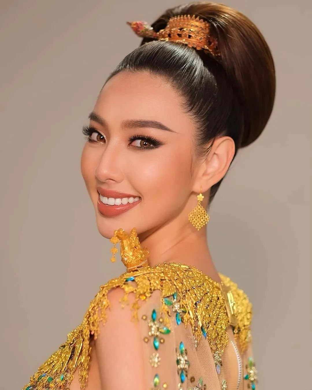 nguyen thuc thuy tien, miss grand international 2021. - Página 7 27986410