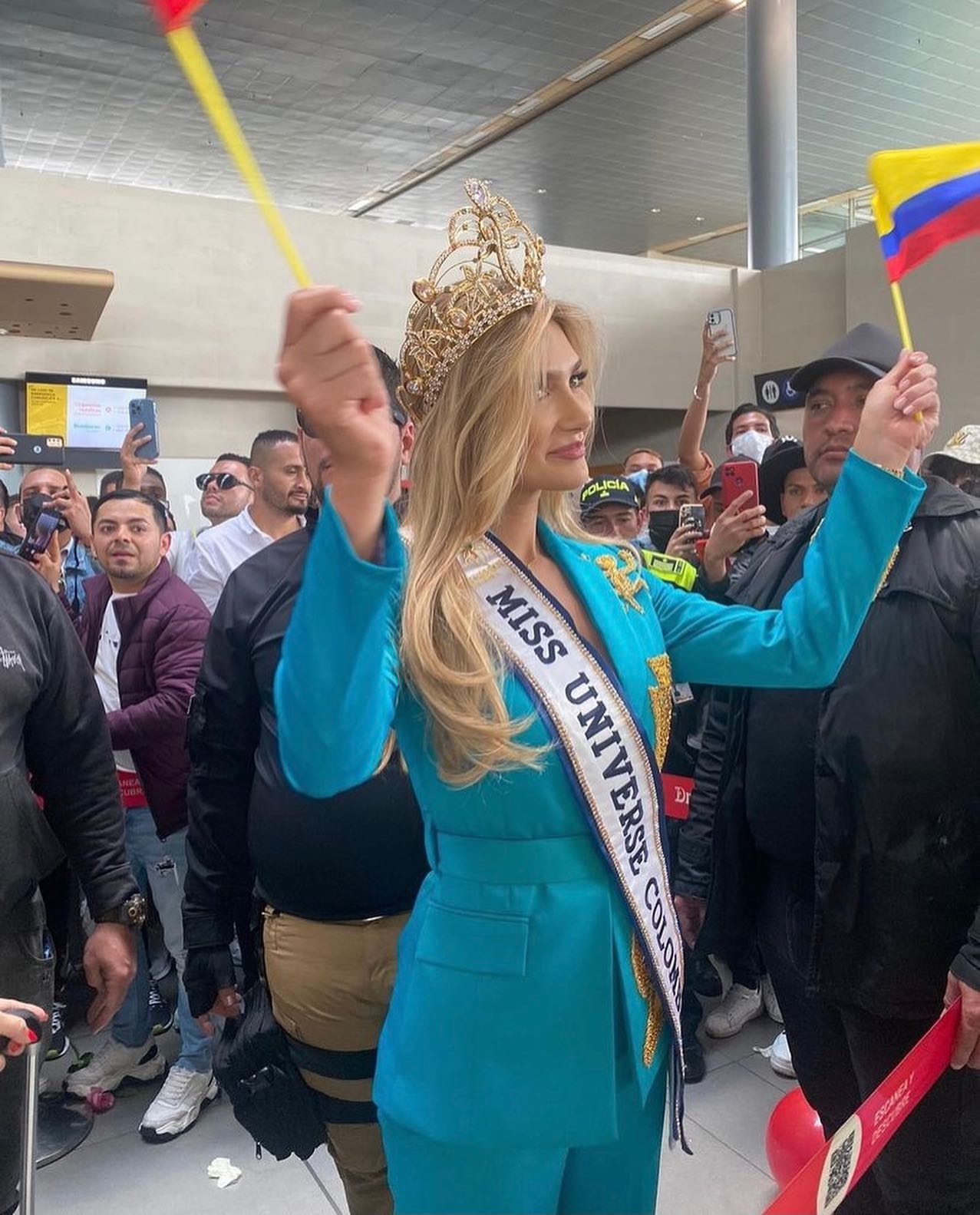 oficialmisscolombia - maria fernanda aristizabal, top 16 de miss universe 2022. - Página 28 32964113