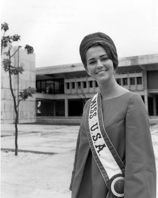 sylvia hitchcock, miss universe 1967. † - Página 2 Pr218810