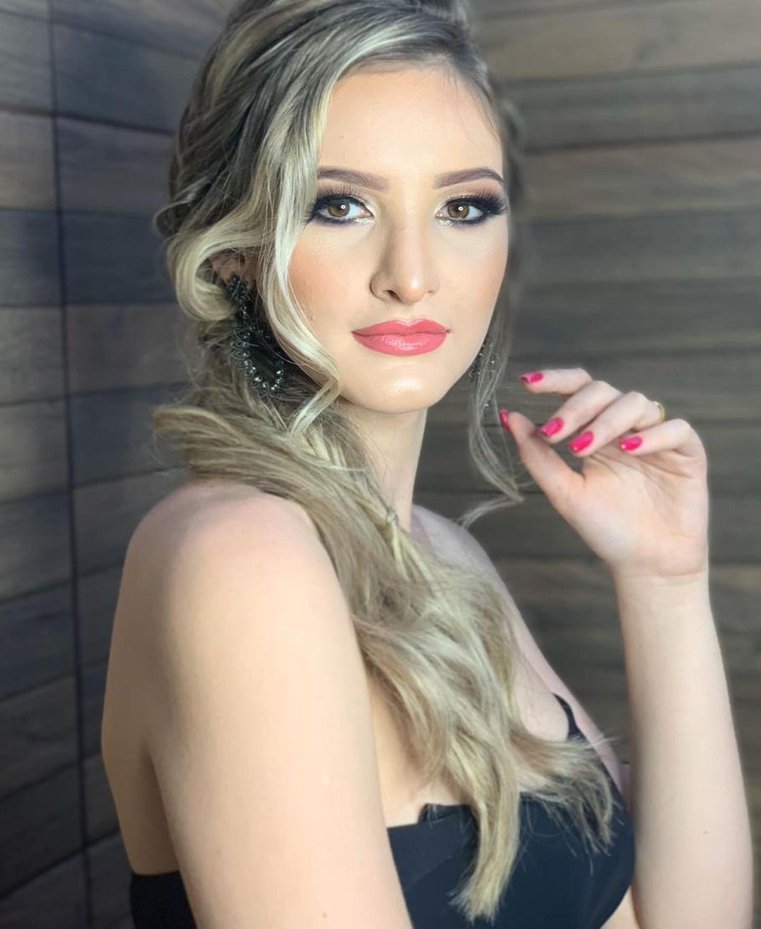 larissa neiverth, top 20 de miss brasil mundo 2019. - Página 2 Qketr110