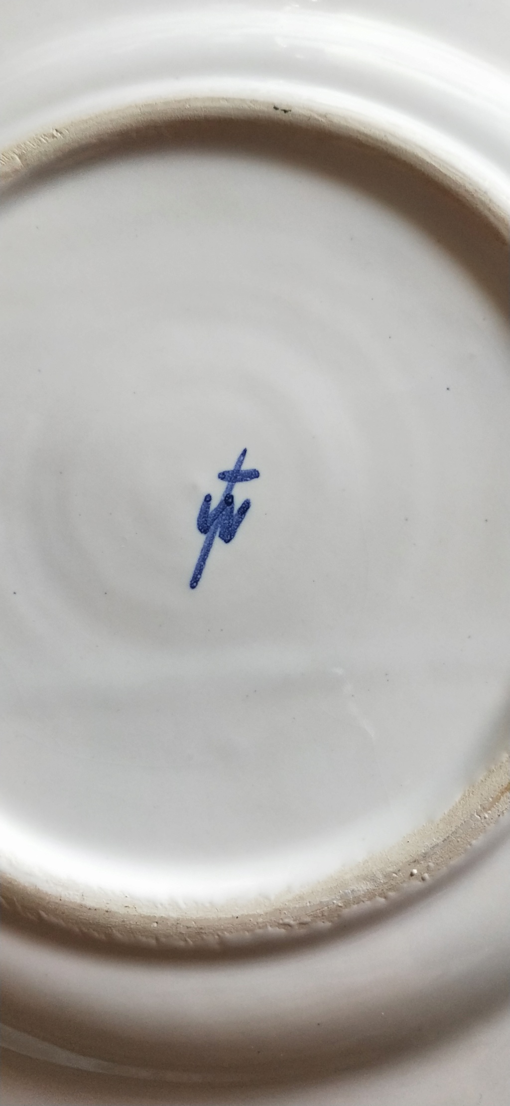 Assiette céramique décor coeur vendéen signature à identifier 15741619