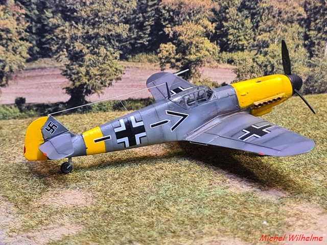 MESSERSCHMITT BF 109 F.4 Russie 1942  kit AZmodel 1/72 012_co14