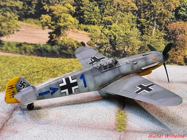 MESSERSCHMITT BF 109 F-4/B (jabo) JG 2.Frank LIESENDAHL. KIT 1:72 . azmodel 012_co16