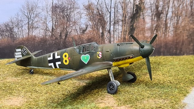 [Eduard] MESSERSCHMITT Bf 109F-4  W Nowotny 1/72 014_co25