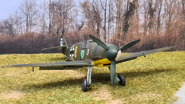 [Eduard] MESSERSCHMITT Bf 109F-4  W Nowotny 1/72 015_co23