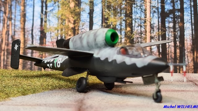 1/72 .HEINKEL  HE 162 B kit AZmodel 01710