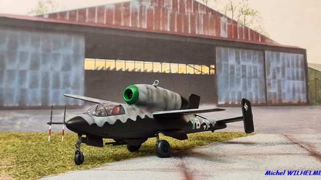 [AZ Model] HEINKEL He 162 B  1/72 01910